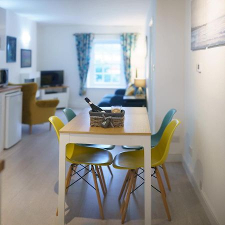 Pass The Keys Modern 2 Bed Flat Overlooking Aberaeron Harbour ภายนอก รูปภาพ