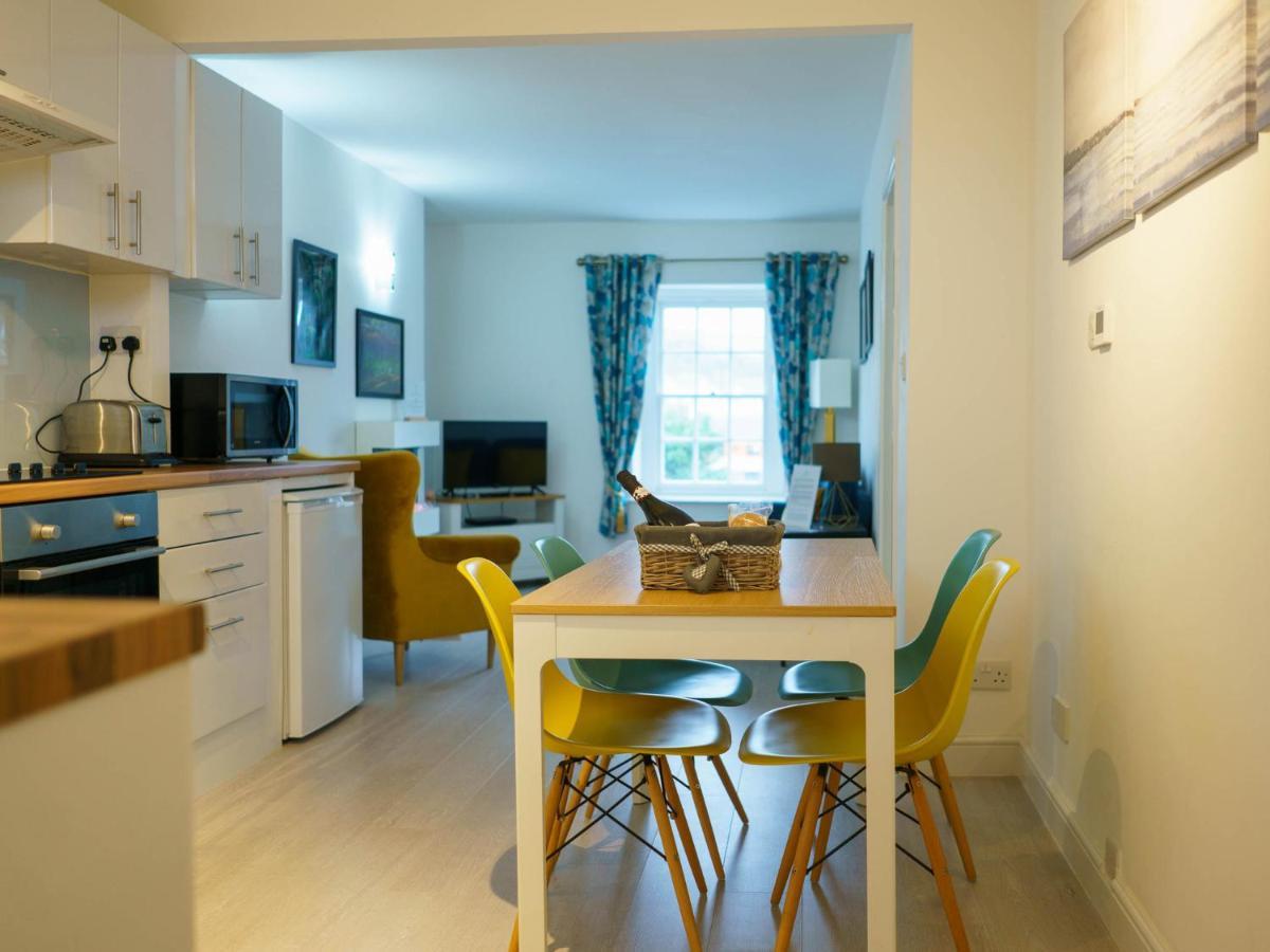 Pass The Keys Modern 2 Bed Flat Overlooking Aberaeron Harbour ภายนอก รูปภาพ