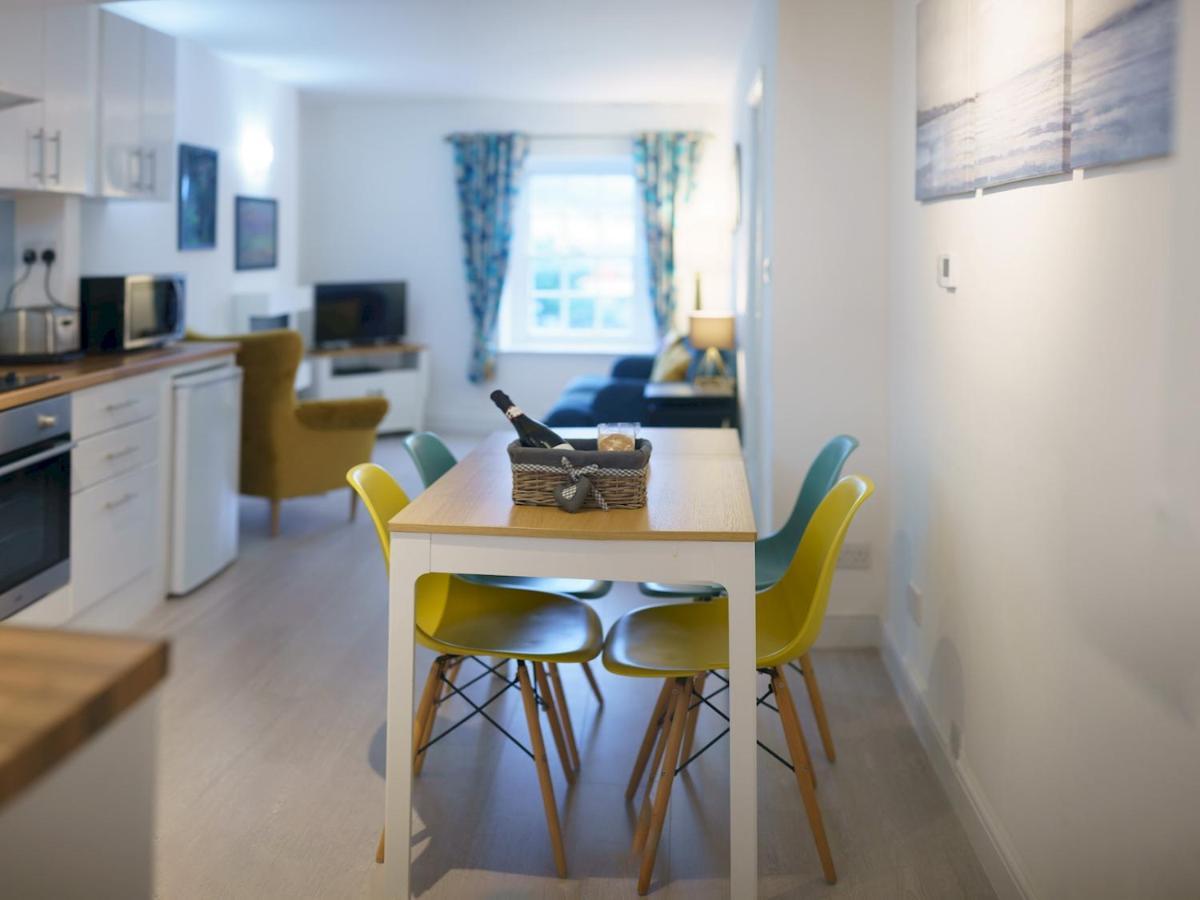Pass The Keys Modern 2 Bed Flat Overlooking Aberaeron Harbour ภายนอก รูปภาพ