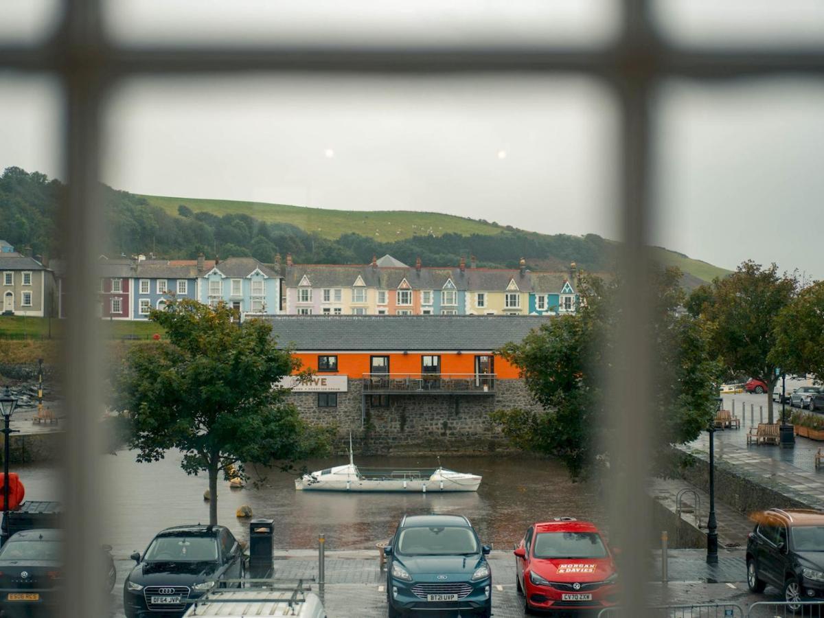 Pass The Keys Modern 2 Bed Flat Overlooking Aberaeron Harbour ภายนอก รูปภาพ