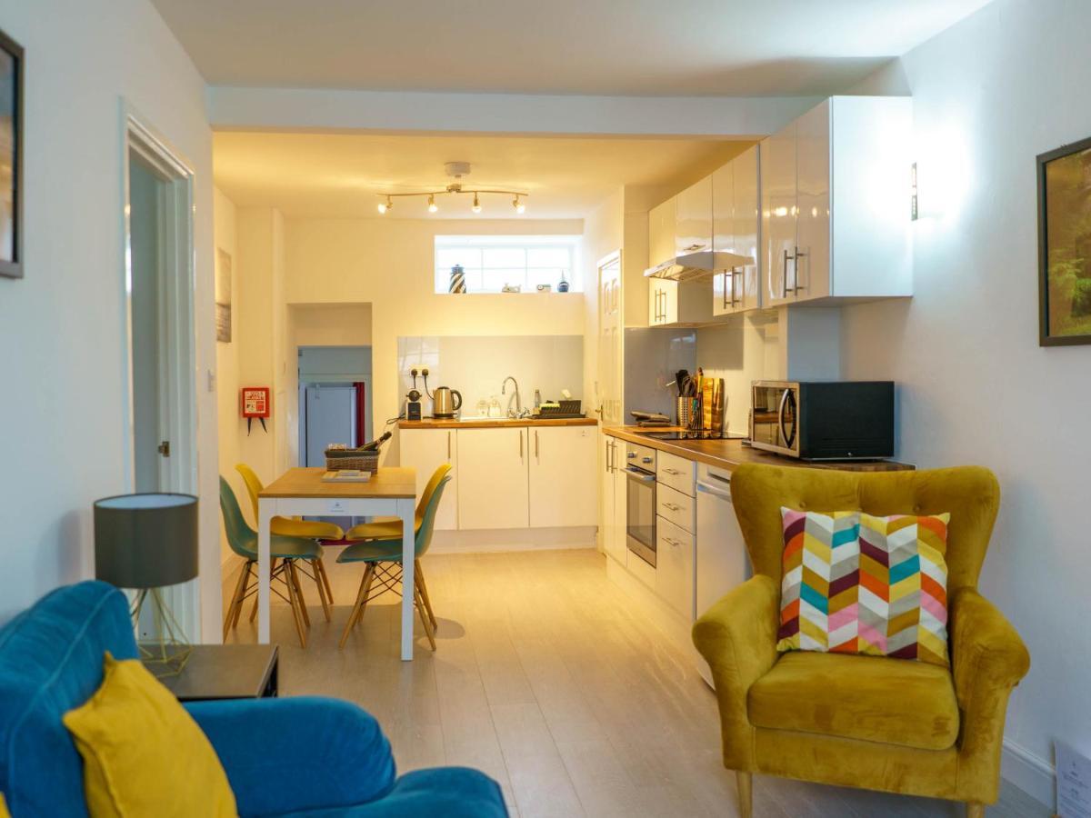 Pass The Keys Modern 2 Bed Flat Overlooking Aberaeron Harbour ภายนอก รูปภาพ