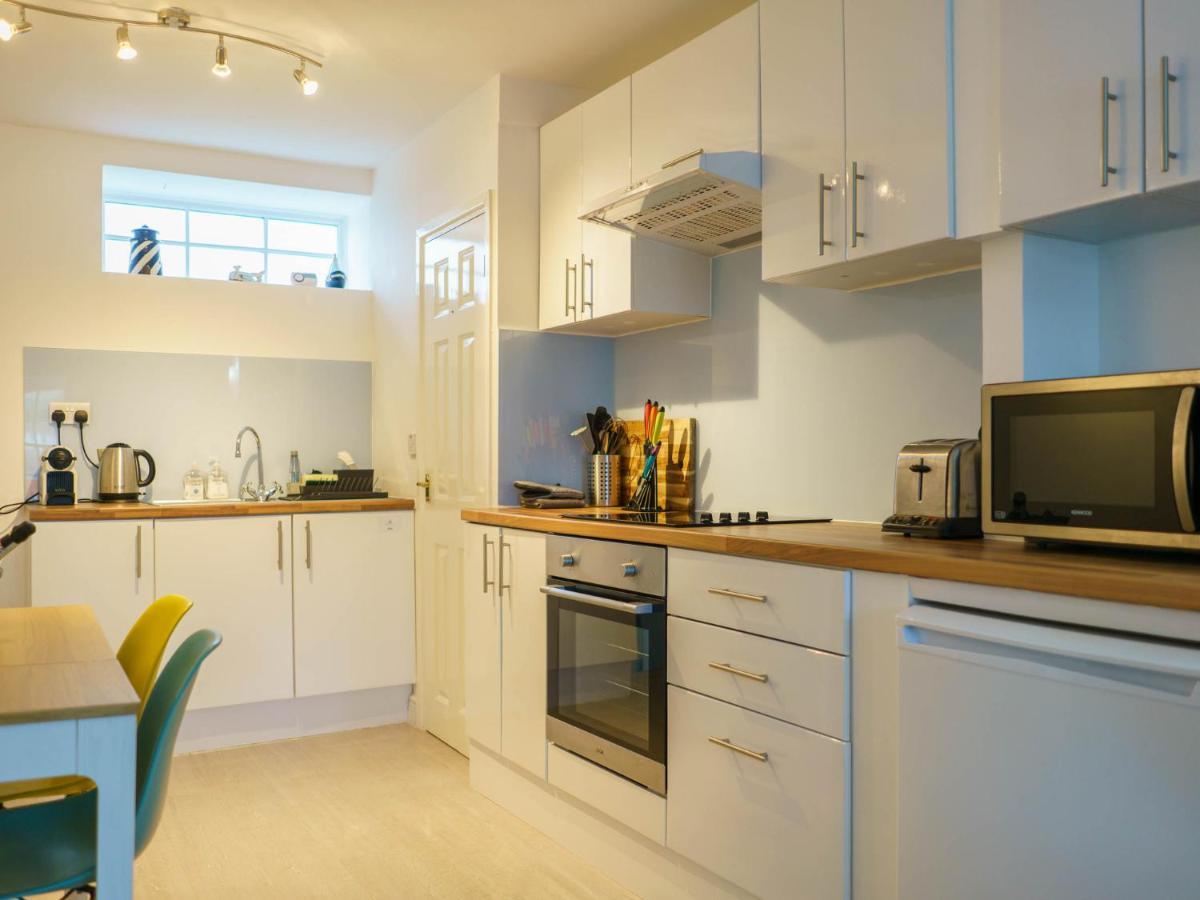 Pass The Keys Modern 2 Bed Flat Overlooking Aberaeron Harbour ภายนอก รูปภาพ