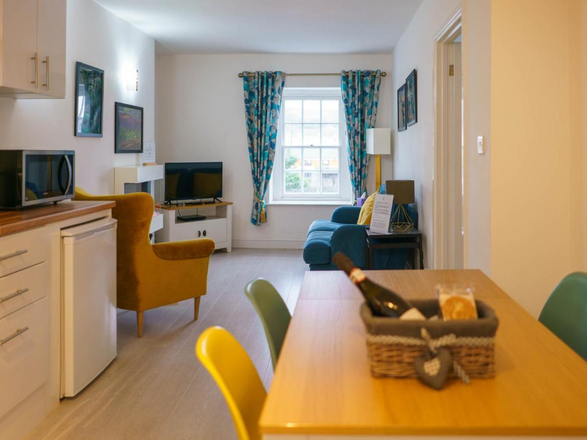 Pass The Keys Modern 2 Bed Flat Overlooking Aberaeron Harbour ภายนอก รูปภาพ
