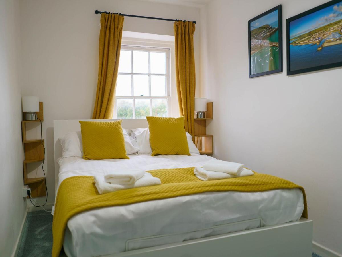 Pass The Keys Modern 2 Bed Flat Overlooking Aberaeron Harbour ภายนอก รูปภาพ