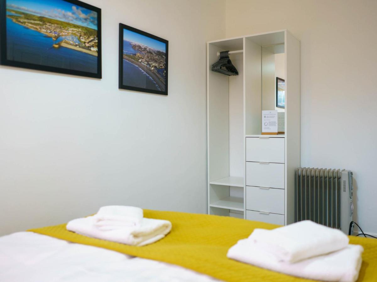 Pass The Keys Modern 2 Bed Flat Overlooking Aberaeron Harbour ภายนอก รูปภาพ