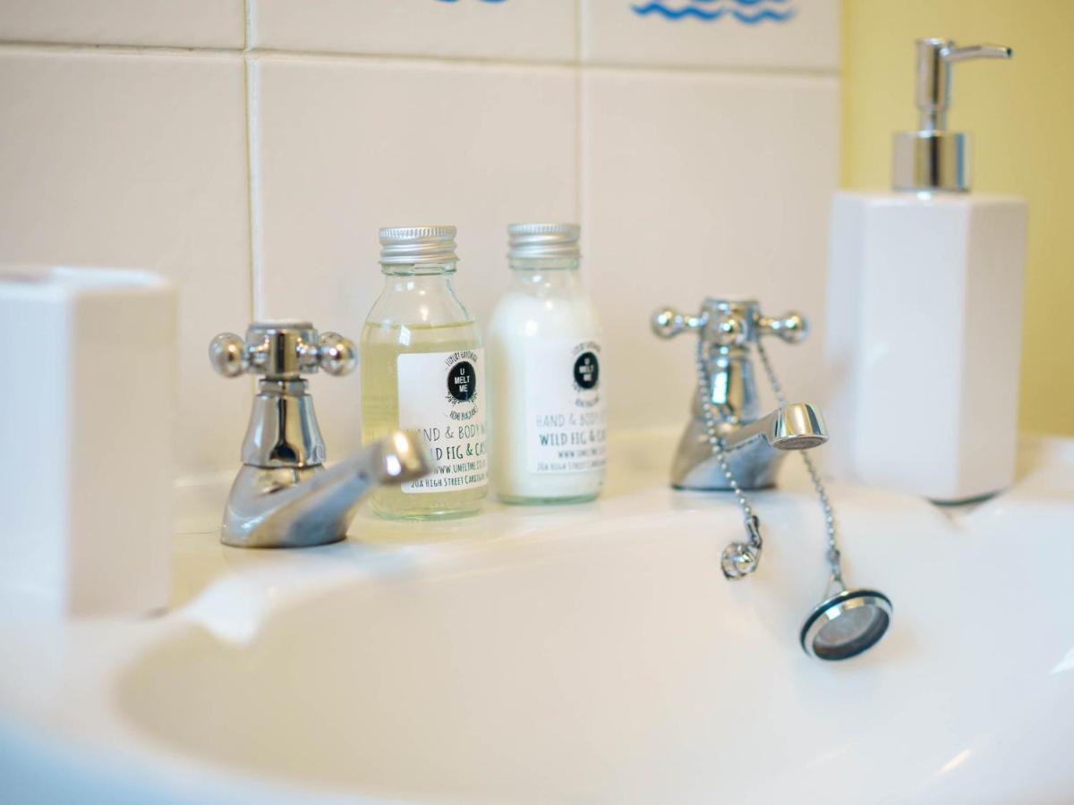 Pass The Keys Modern 2 Bed Flat Overlooking Aberaeron Harbour ภายนอก รูปภาพ