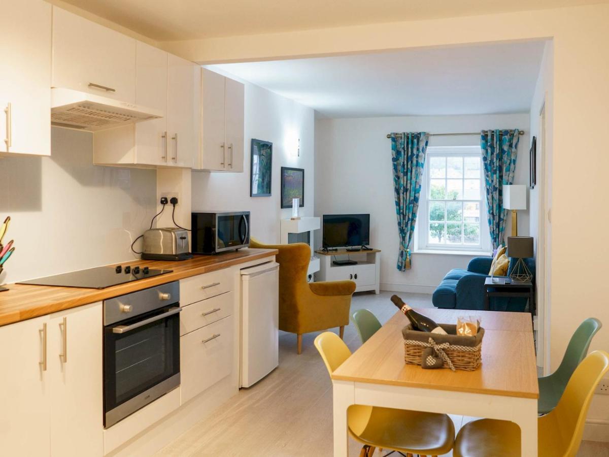 Pass The Keys Modern 2 Bed Flat Overlooking Aberaeron Harbour ภายนอก รูปภาพ