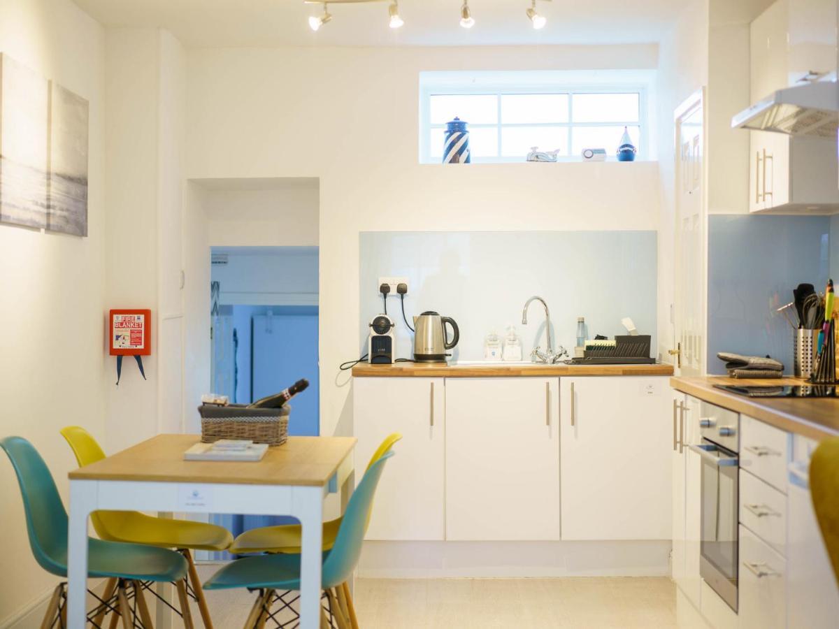 Pass The Keys Modern 2 Bed Flat Overlooking Aberaeron Harbour ภายนอก รูปภาพ
