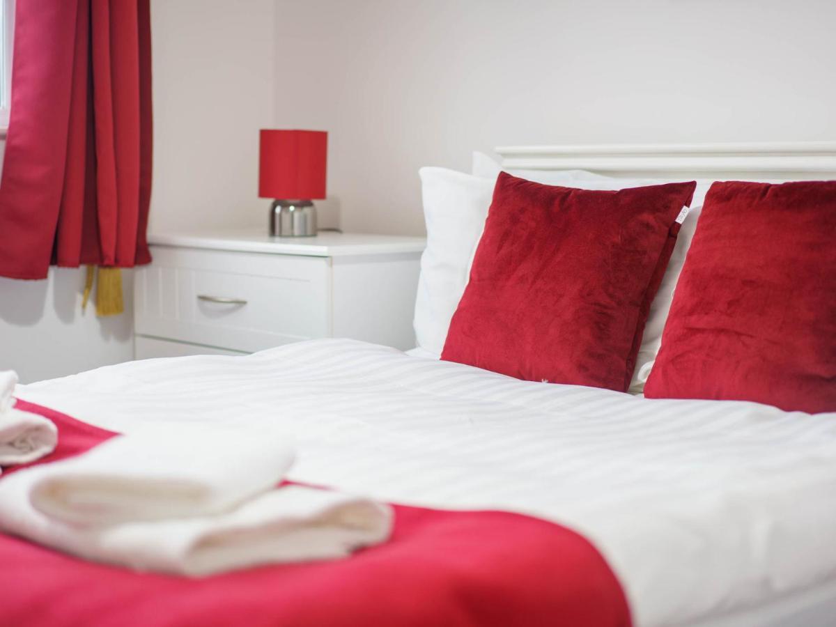 Pass The Keys Modern 2 Bed Flat Overlooking Aberaeron Harbour ภายนอก รูปภาพ