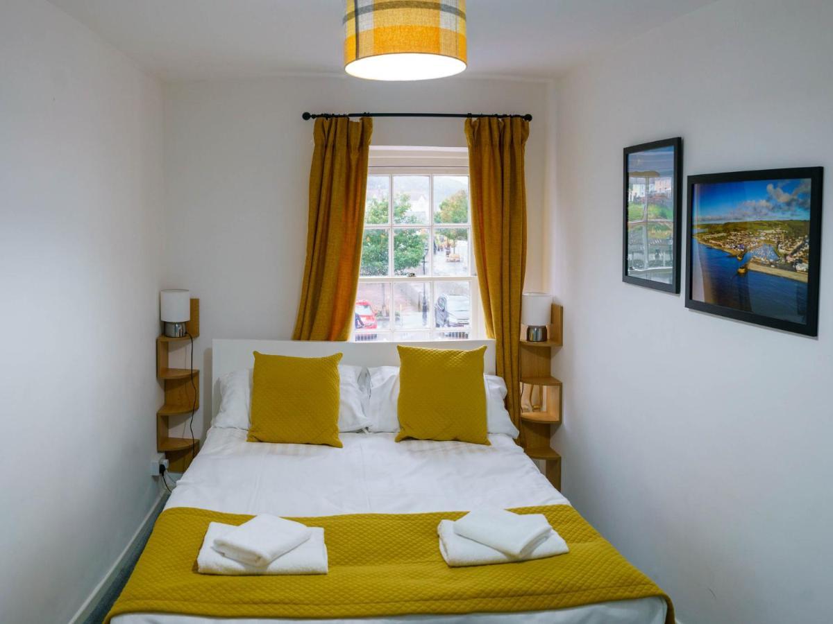 Pass The Keys Modern 2 Bed Flat Overlooking Aberaeron Harbour ภายนอก รูปภาพ