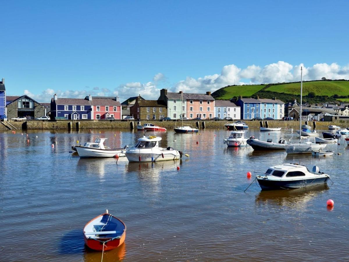 Pass The Keys Modern 2 Bed Flat Overlooking Aberaeron Harbour ภายนอก รูปภาพ