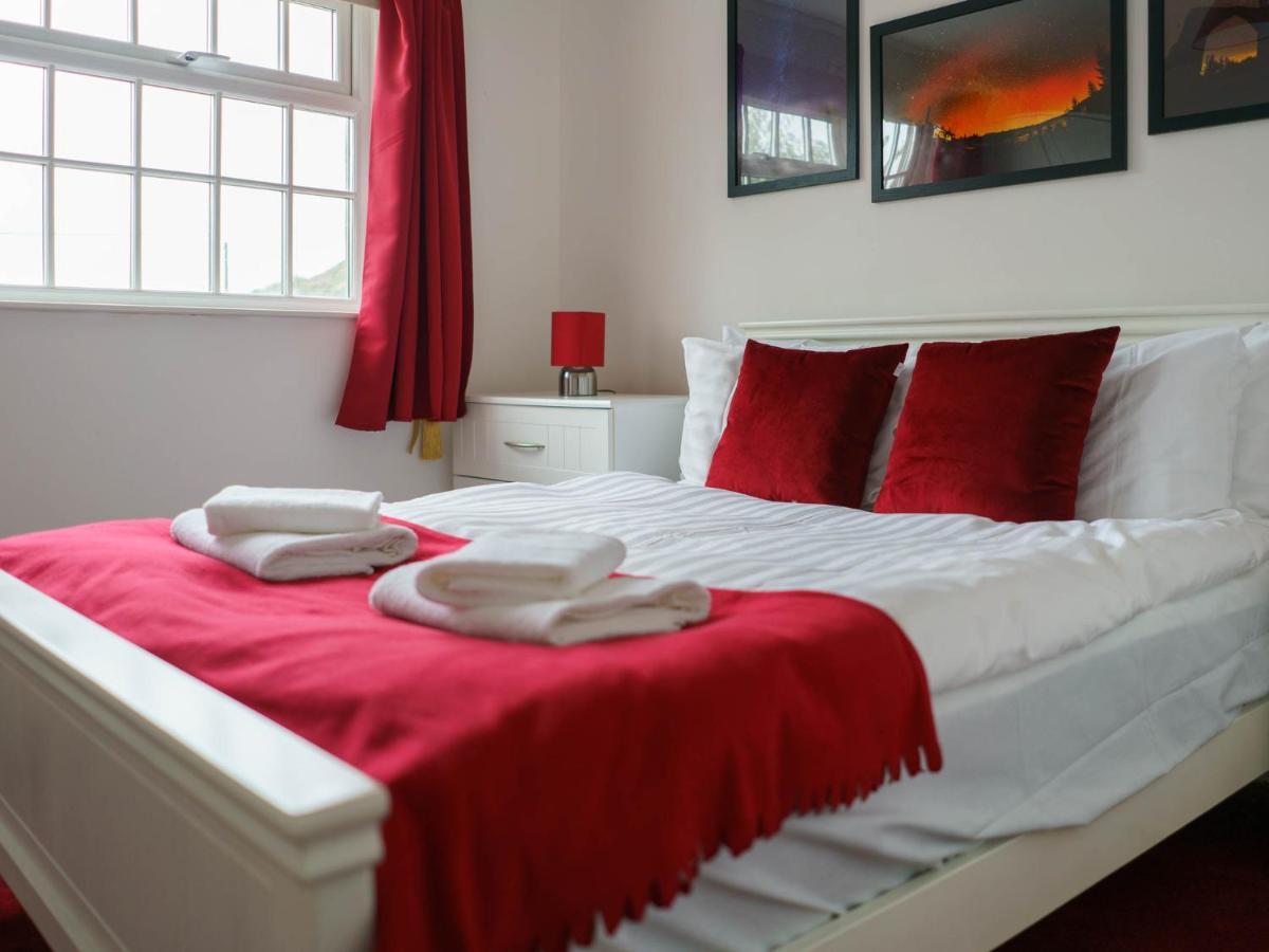 Pass The Keys Modern 2 Bed Flat Overlooking Aberaeron Harbour ภายนอก รูปภาพ